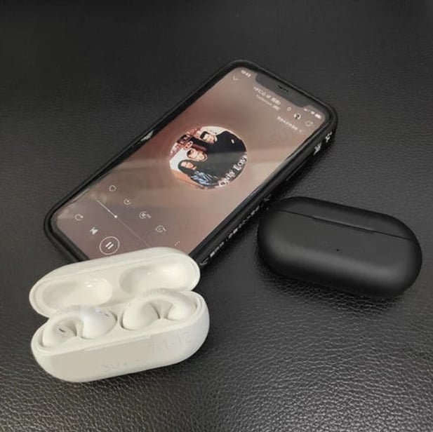 🔥🔥Clip-on bone conduction sports Bluetooth earphones😍